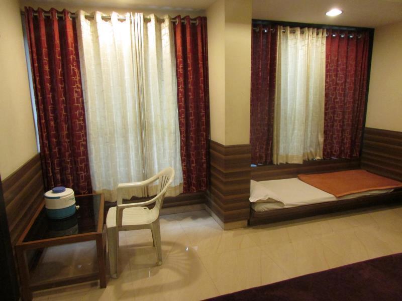 Hotel Laxmi Palace Ширді Екстер'єр фото